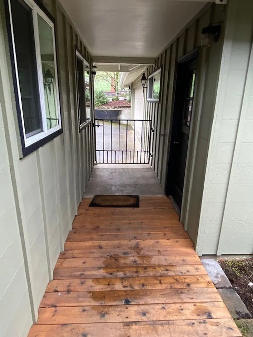 Beautiful South Eugene Home — Photo 2