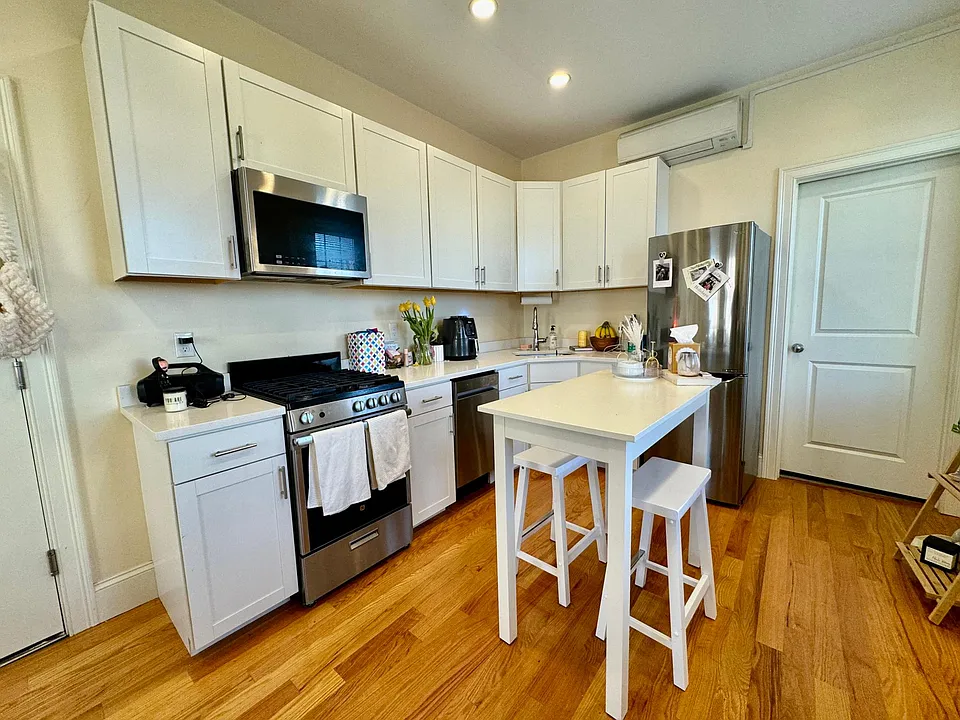 3 Edwin St #1