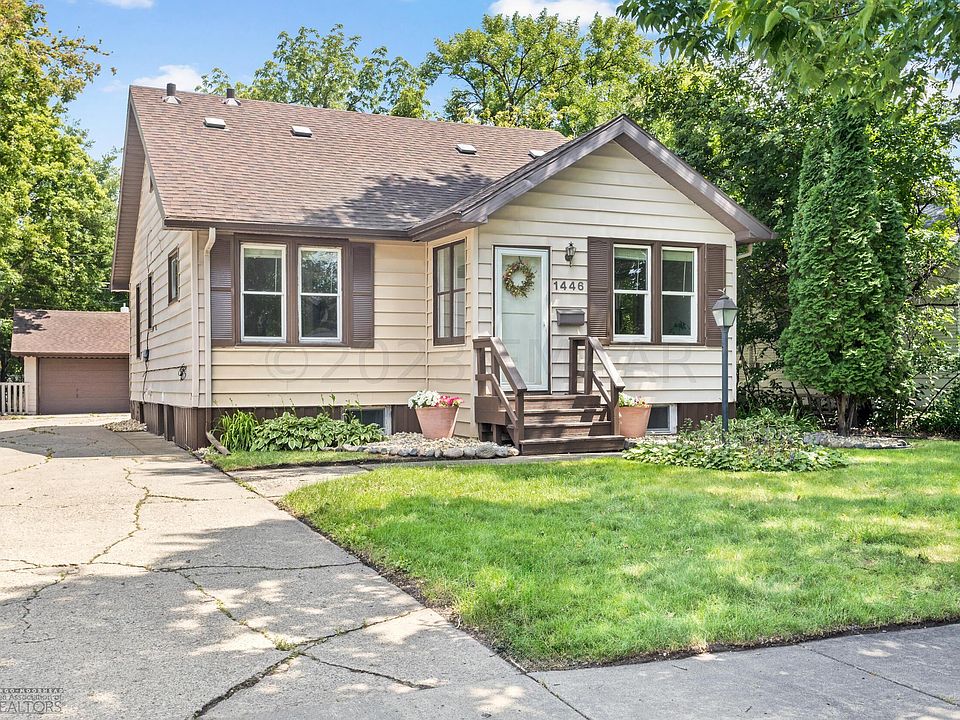 1446 10th St S, Fargo, ND 58103 Zillow