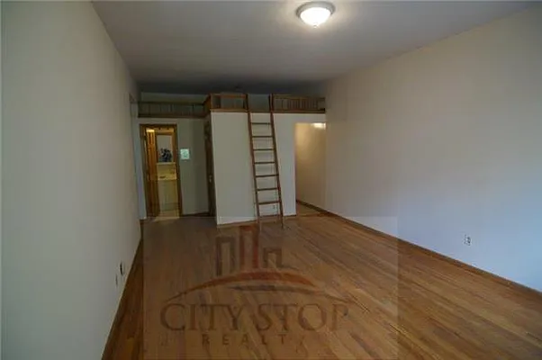 Rented by City Stop Realty | media 29