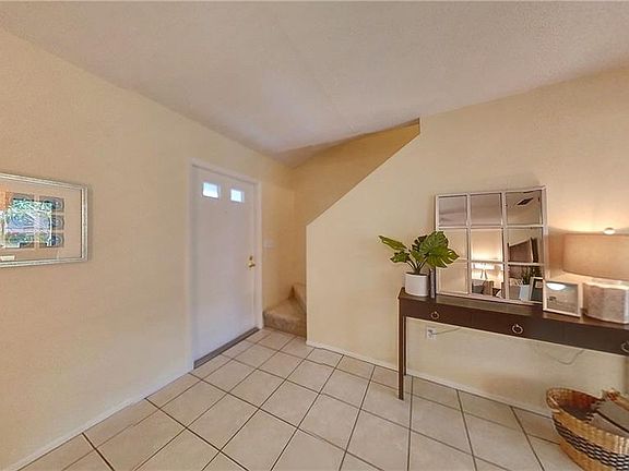 5th image of 425 Purdy St