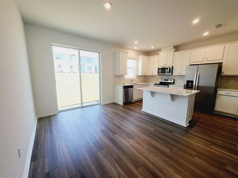 1184 Lakeshore Breeze Pl — Photo 8