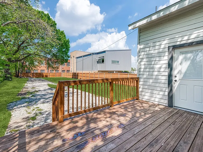 1704 S Jennings Ave — Photo 22