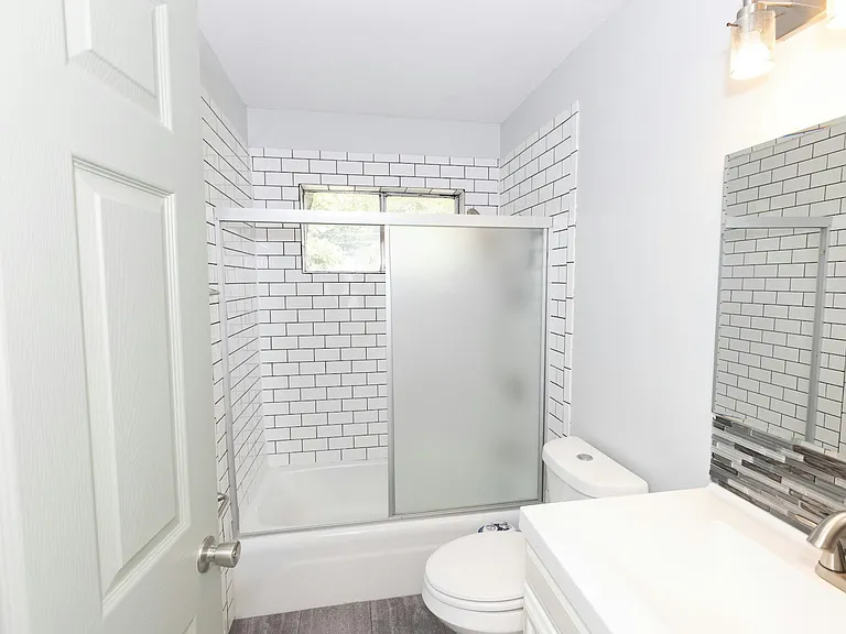 1515 W 2nd St — Photo 14