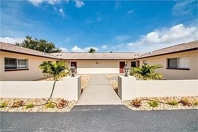 1st image of 636 SE 13th Pl #14099488