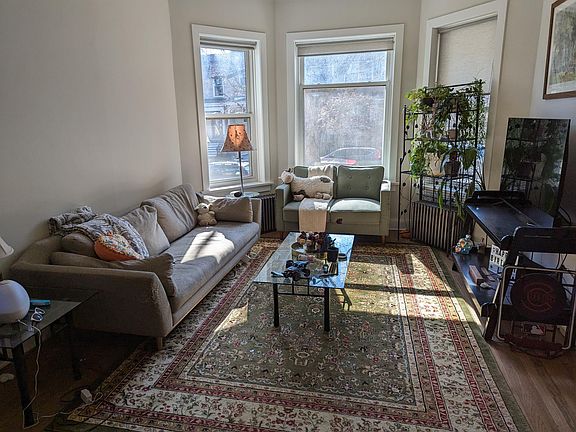 2nd image of 1426 W Balmoral Ave #1