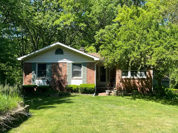 10142 McGregor Rd, Pinckney, MI 48169