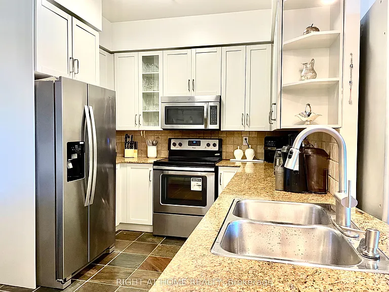 28 William Carson Cres #Penthouse 23 — Photo 5