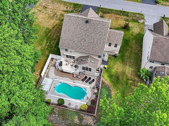 2nd image of 128 Albacore Dr