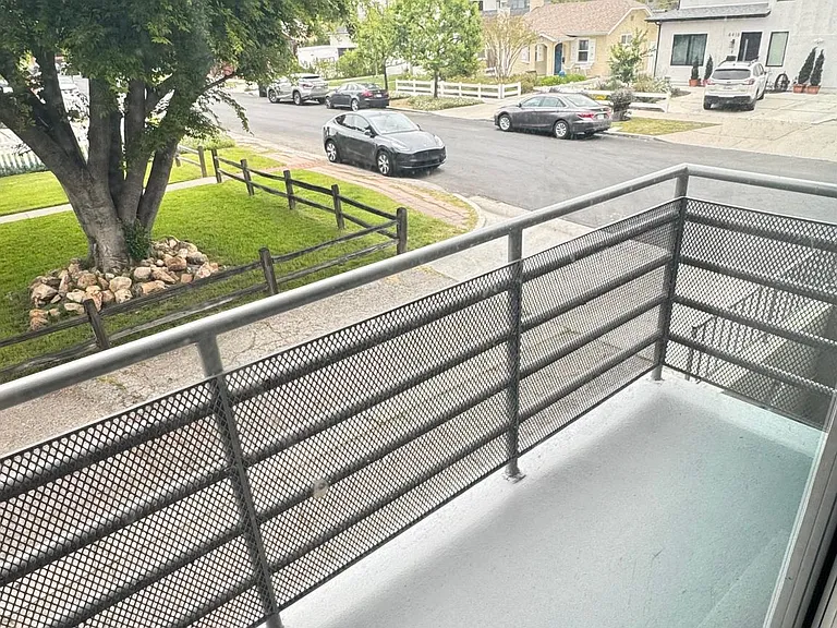 12303 Moorpark St #104 — Photo 19