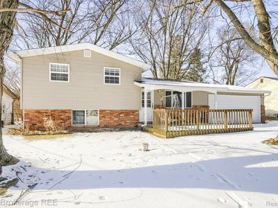 2404 Maplelawn Dr, Burton, MI, 48519