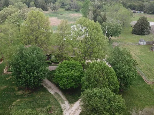 3438 NW 43rd St, Topeka, KS 66618