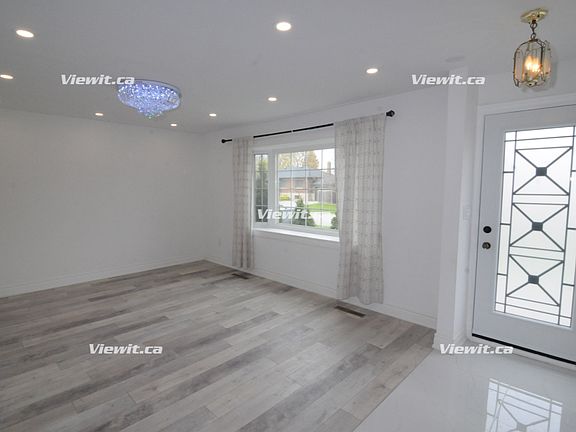 2nd image of 5 Orlando Blvd