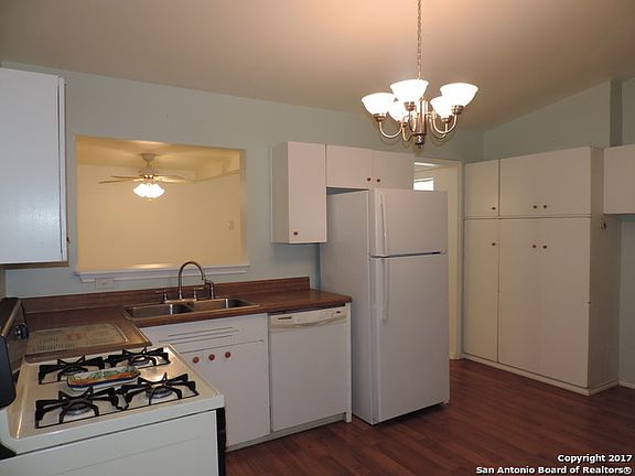 3rd image of 2214 Spicewood Dr