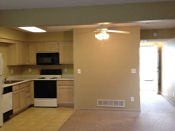 2nd image of 401 NE 1st St APT D
