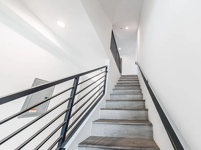 3015 Alsace Ave — Photo 55