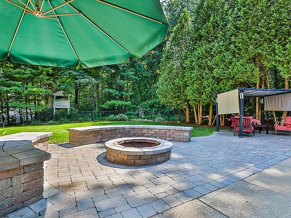 4th image of 74 Woodland Dr