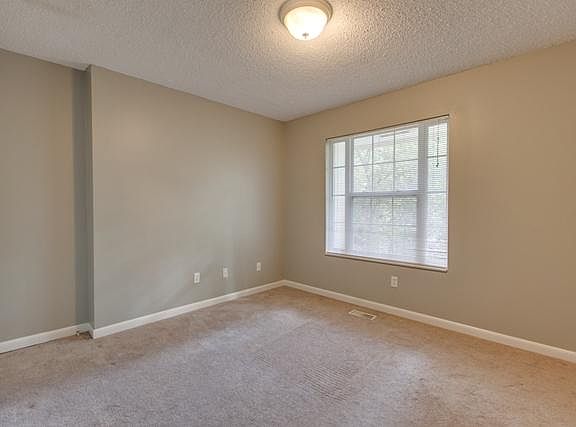 3rd image of 1716 Mercury Blvd
