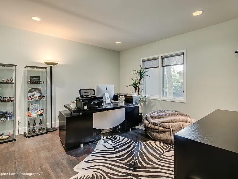 245 N Jackson St — Photo 18