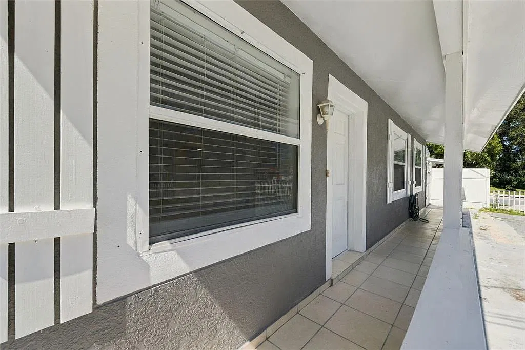 2 bed, 2.0 bath, 1100 sqft, $2,400 — Photo 3