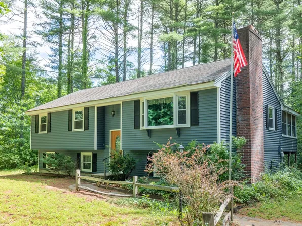 22 Blue Jay Way, Litchfield, NH 03052