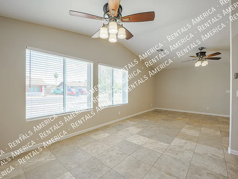 771 E Laredo St — Photo 14
