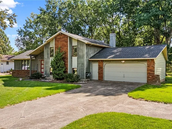 5915 Clement Dr, Lorain, OH 44053