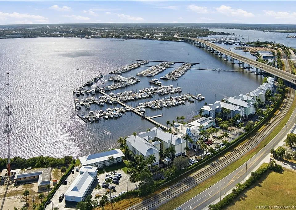 975 NW Flagler Ave #307