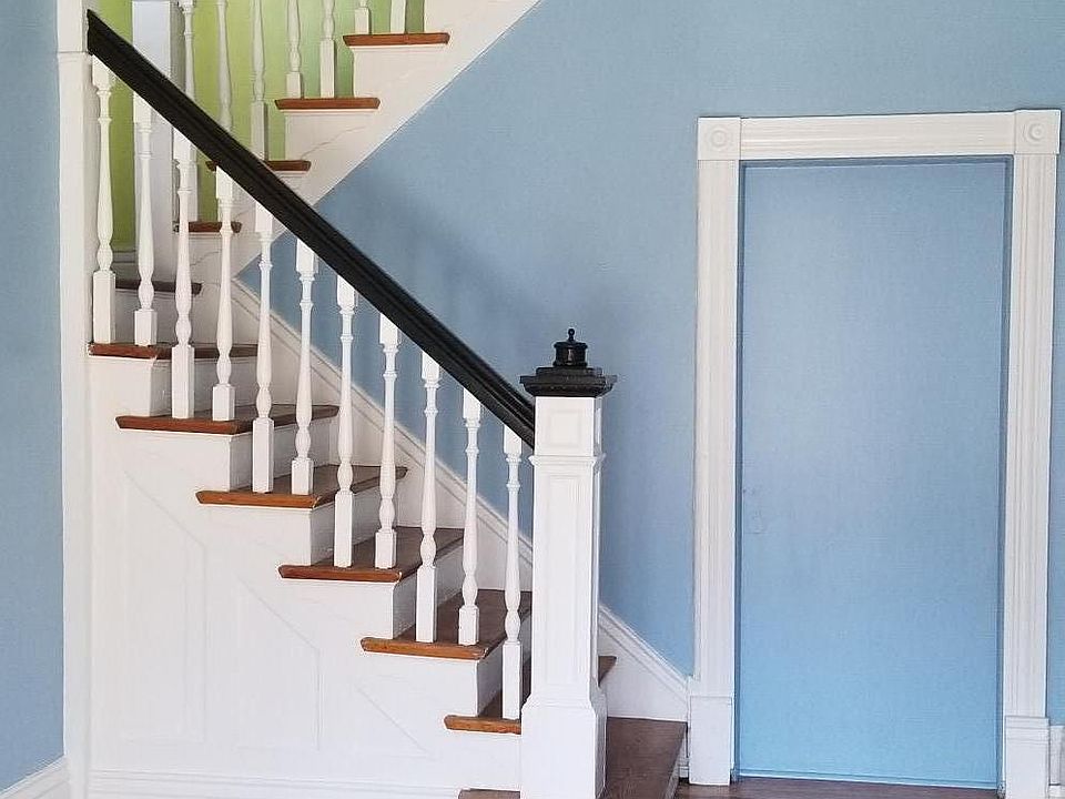 First floor foyer entry leading to 2nd floor apartment.