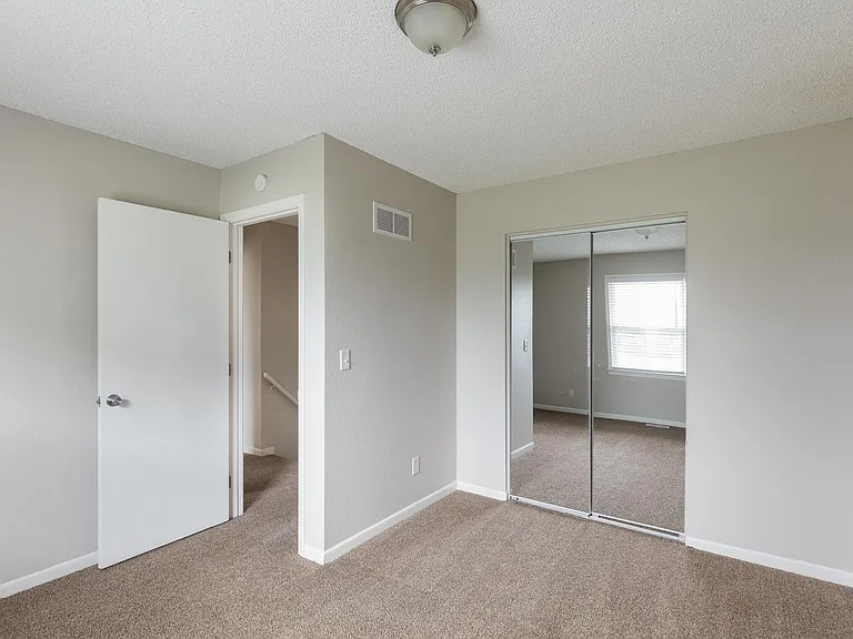 1401 La Chateau Dr — Photo 8