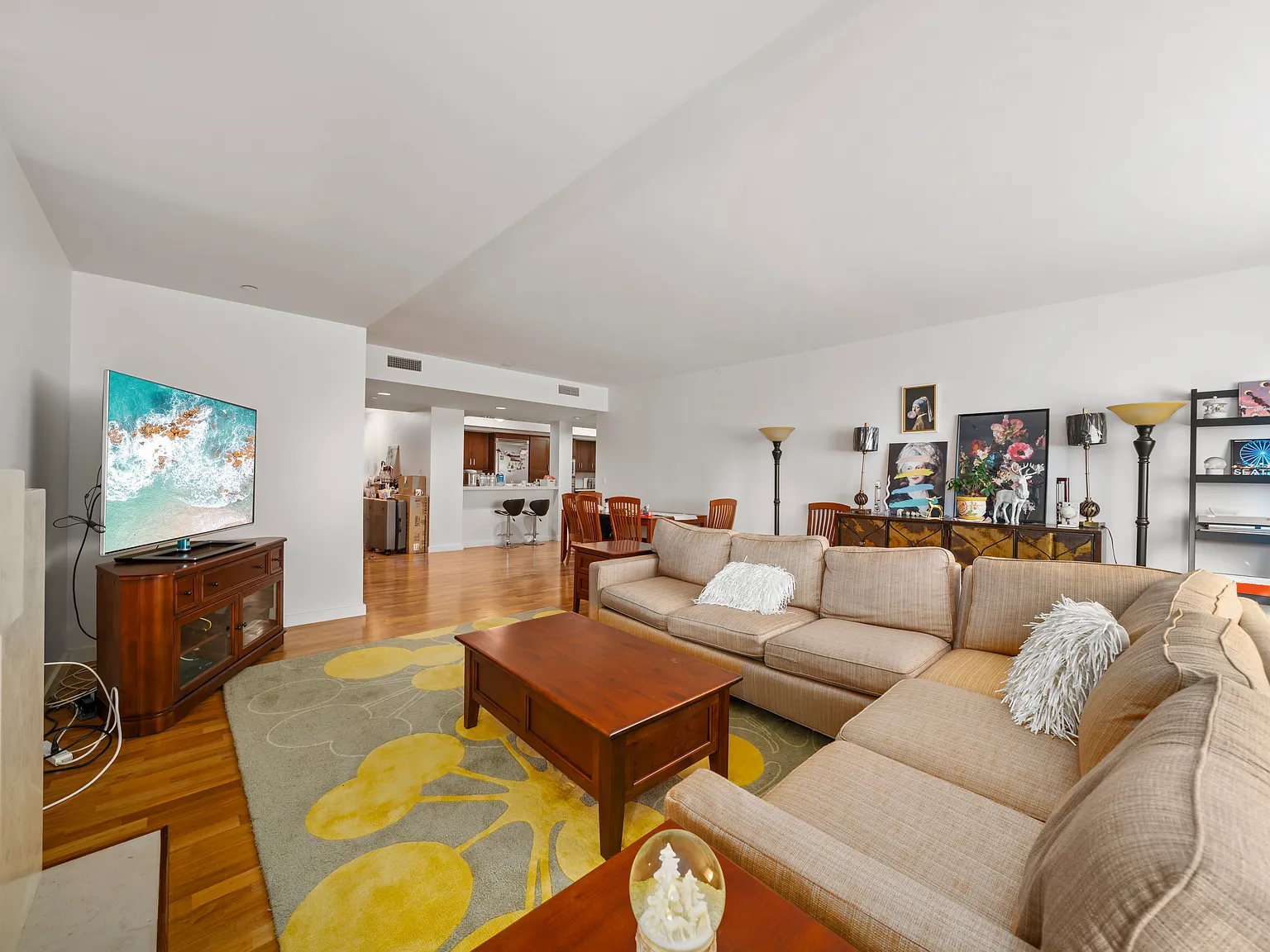 3 bed, 2486 sqft, $12,800 — Photo 2
