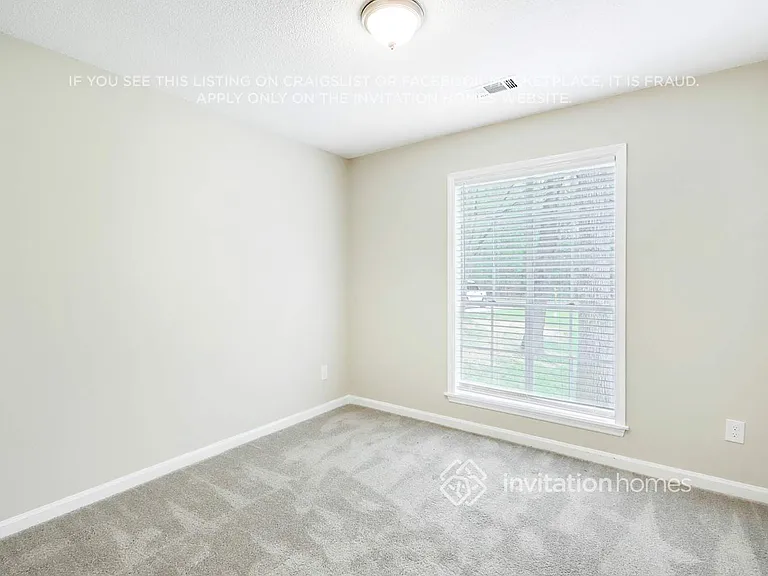 4469 White City Rd — Photo 13