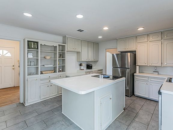 3rd image of 3205 Live Oak Ave