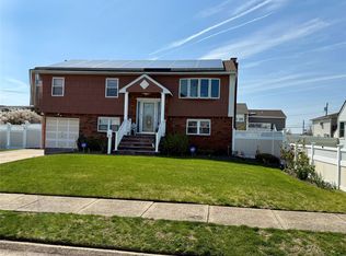 84 Surf Rd, Lindenhurst, NY 11757