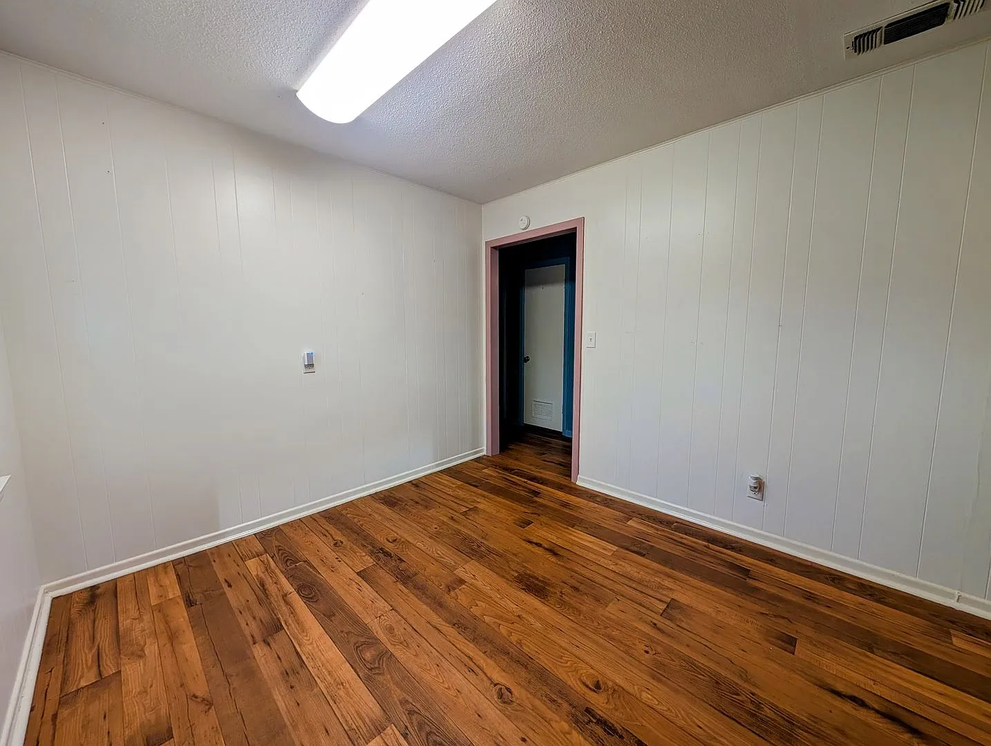 2 Bedroom on the AR side Available Now! — Photo 4