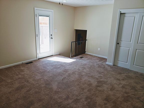 3rd image of 4053 Crest Manor Dr