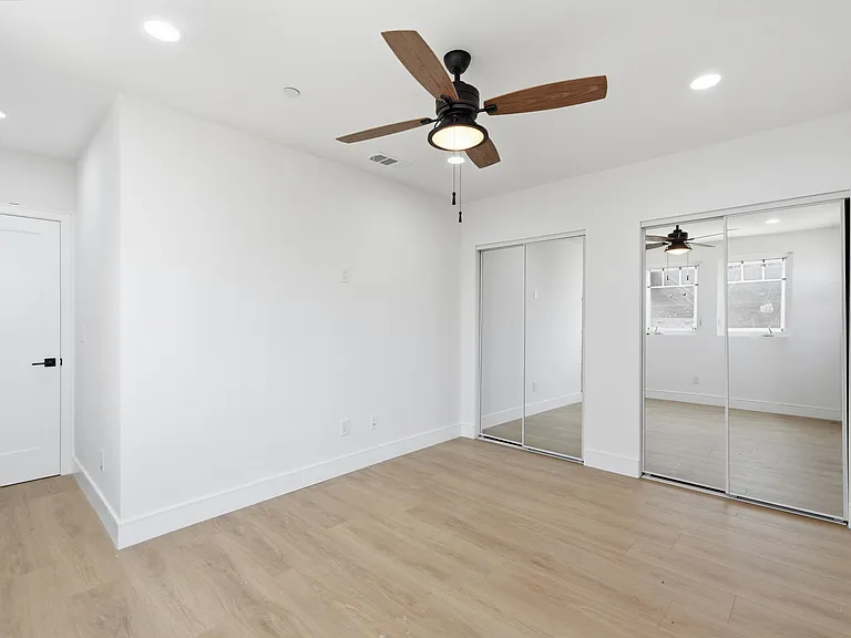 1822 1/2 S Harvard Blvd — Photo 25