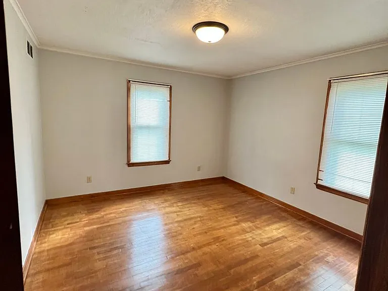 73 Robert St — Photo 11