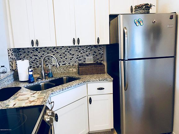 5th image of 700 Pelican Dr