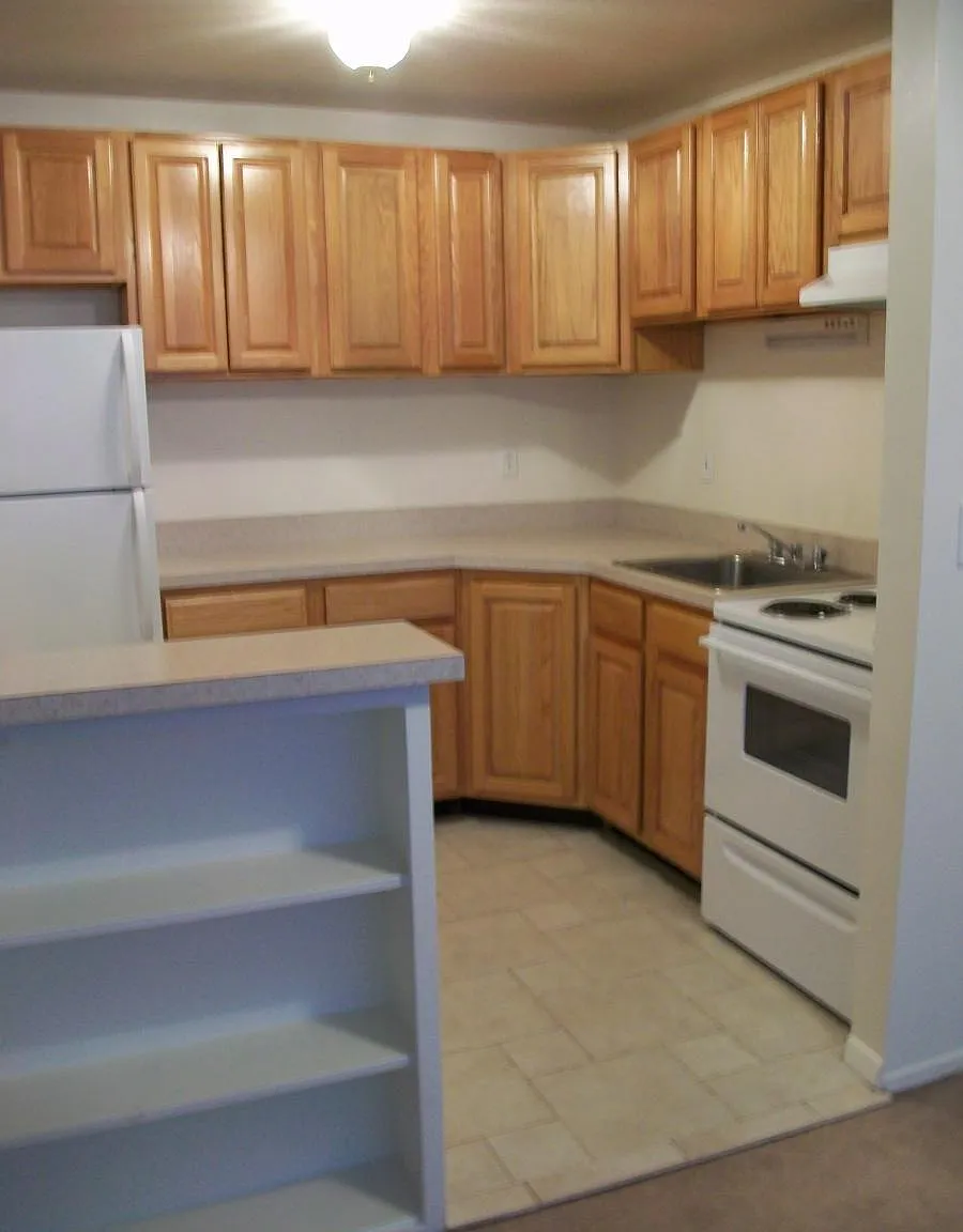 323 Center St — Photo 2