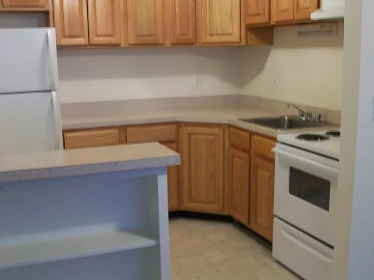 323 Center St — Photo 2