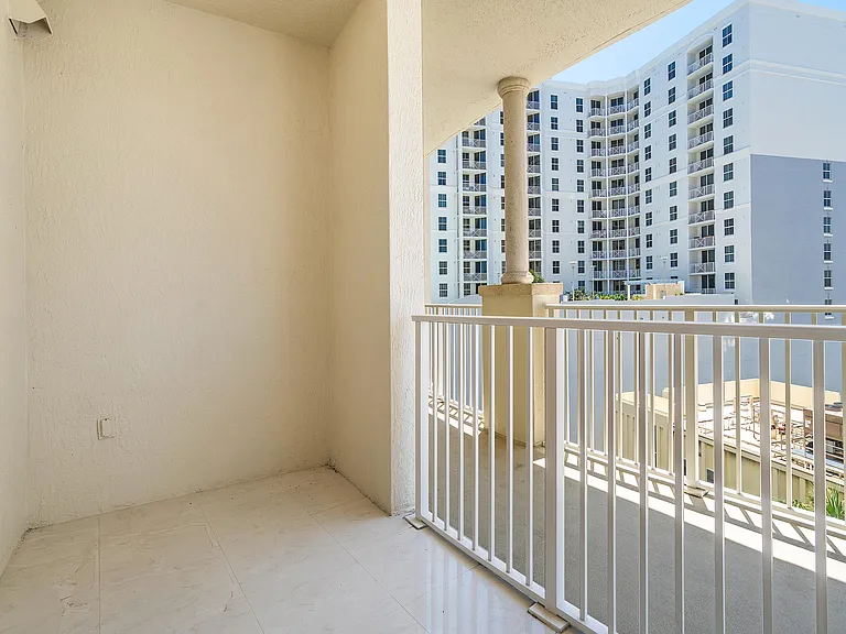 201 S Narcissus Ave #605 — Photo 32