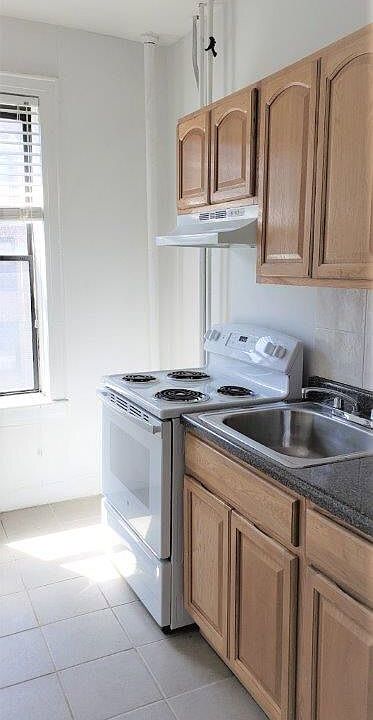 2nd image of 2303 28th Ave APT 3A