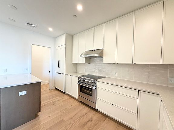 2nd image of 10 Elm Ct #10