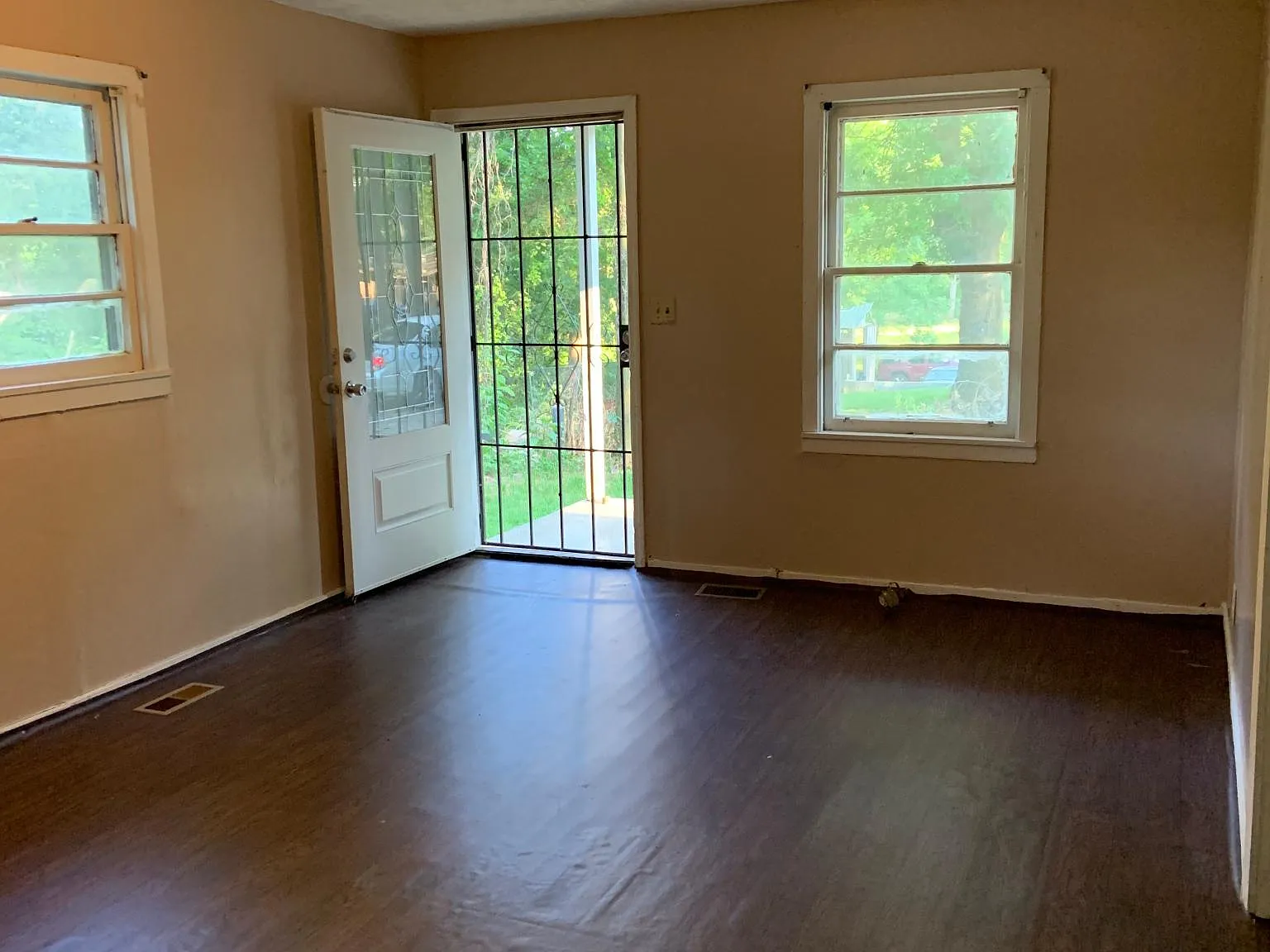 3 bed, $800 — Photo 2