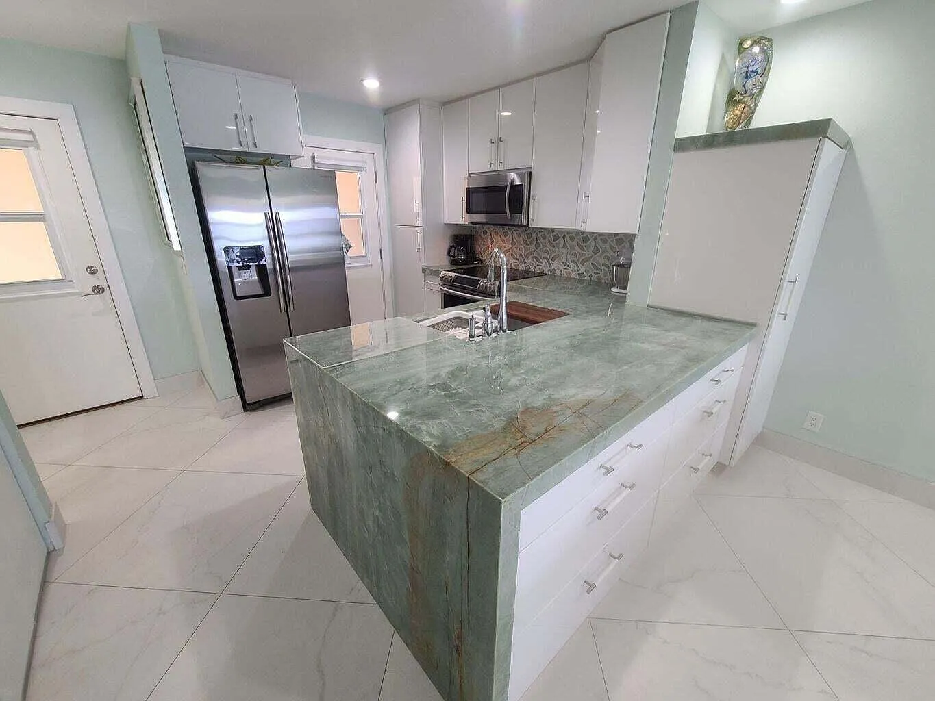 1 bed, 1.0 bath, 755 sqft, $4,000 — Photo 4