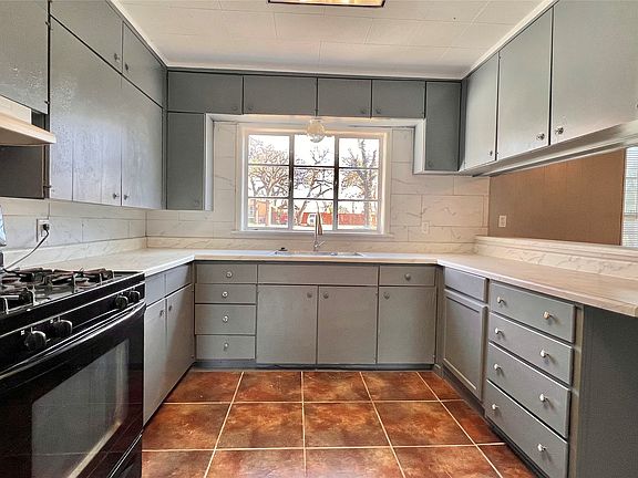 5th image of 2522 N Hughes Ave