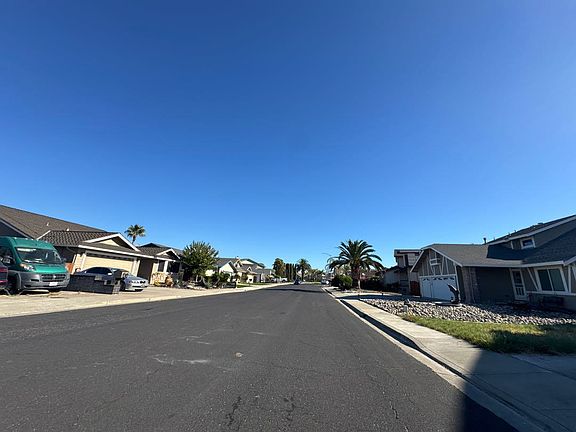 4th image of 1732 Dolphin Pl