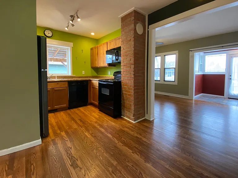 527 N Hancock Ave — Photo 9