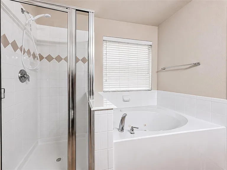 16702 Grovetrail Ln — Photo 36